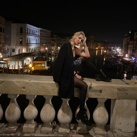 π€About Me - Picture 6 of 8